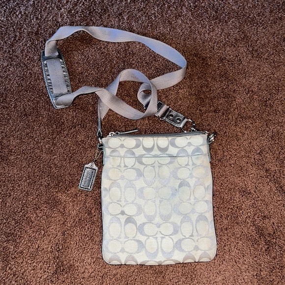 Coach crossbody purse - Picture 2 of 4